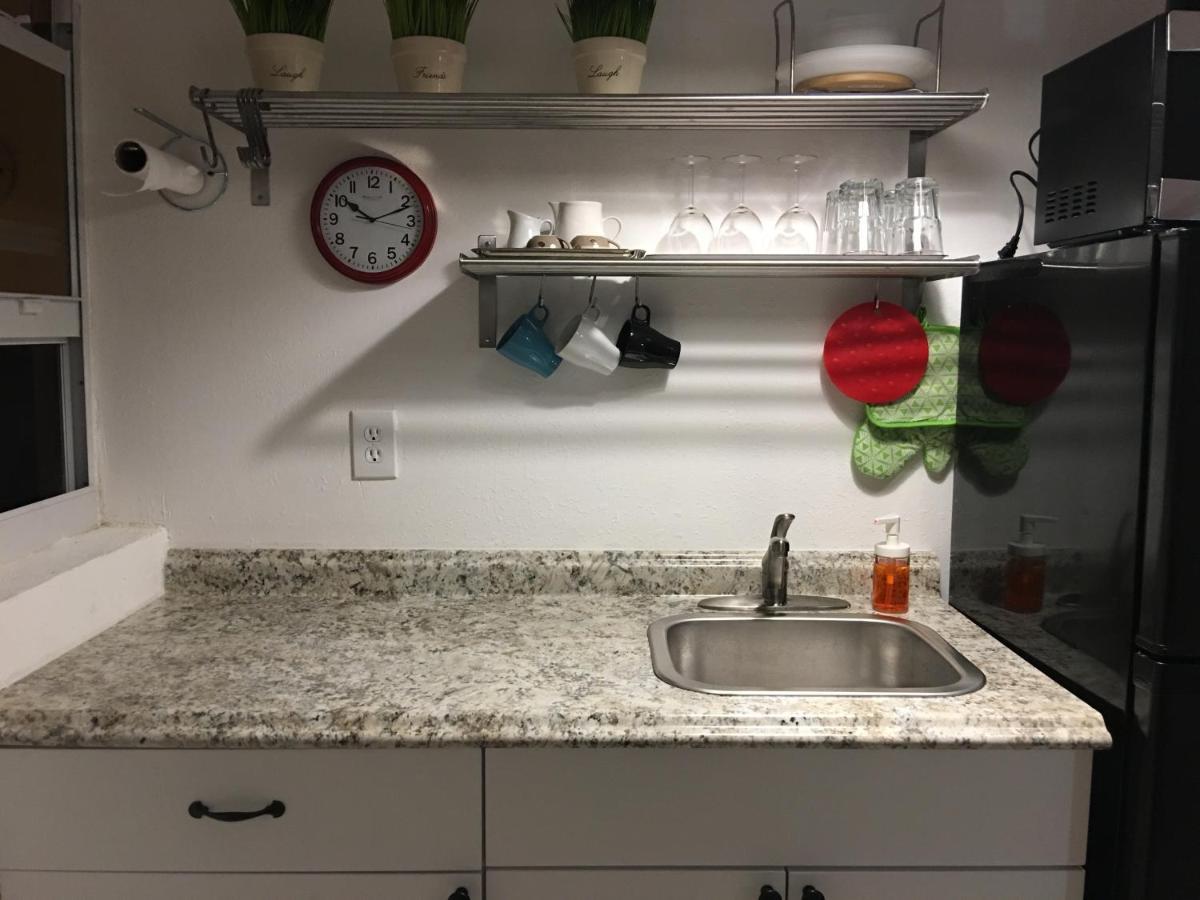 Private Studio Blocks From Coconut Grove Μαϊάμι Εξωτερικό φωτογραφία