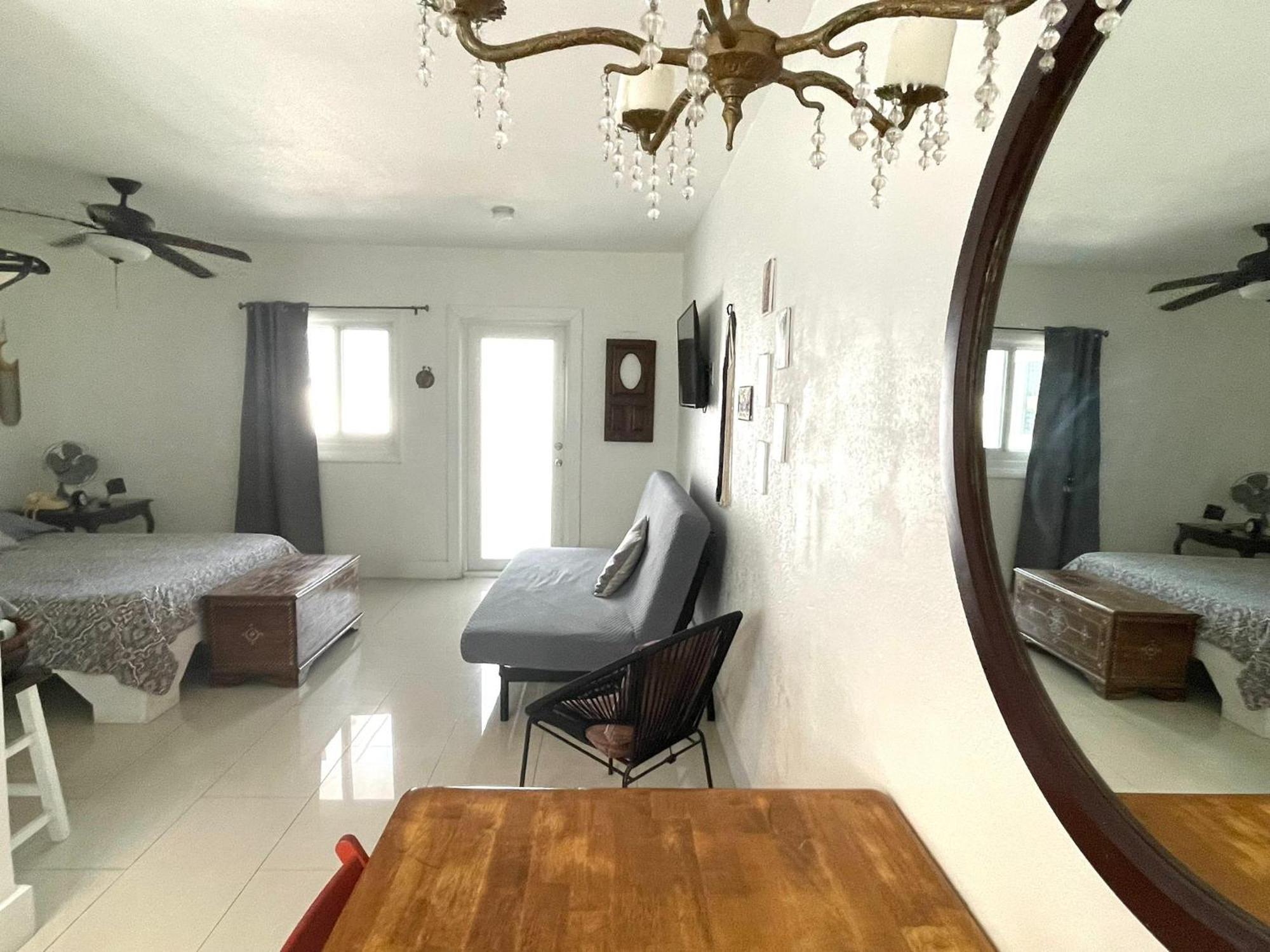 Private Studio Blocks From Coconut Grove Μαϊάμι Εξωτερικό φωτογραφία